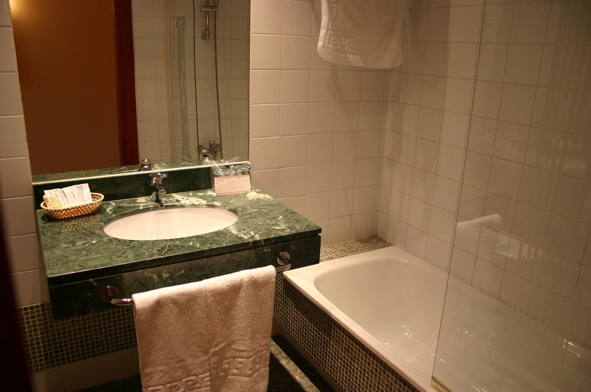 Hotel Mm Antequera Extérieur photo